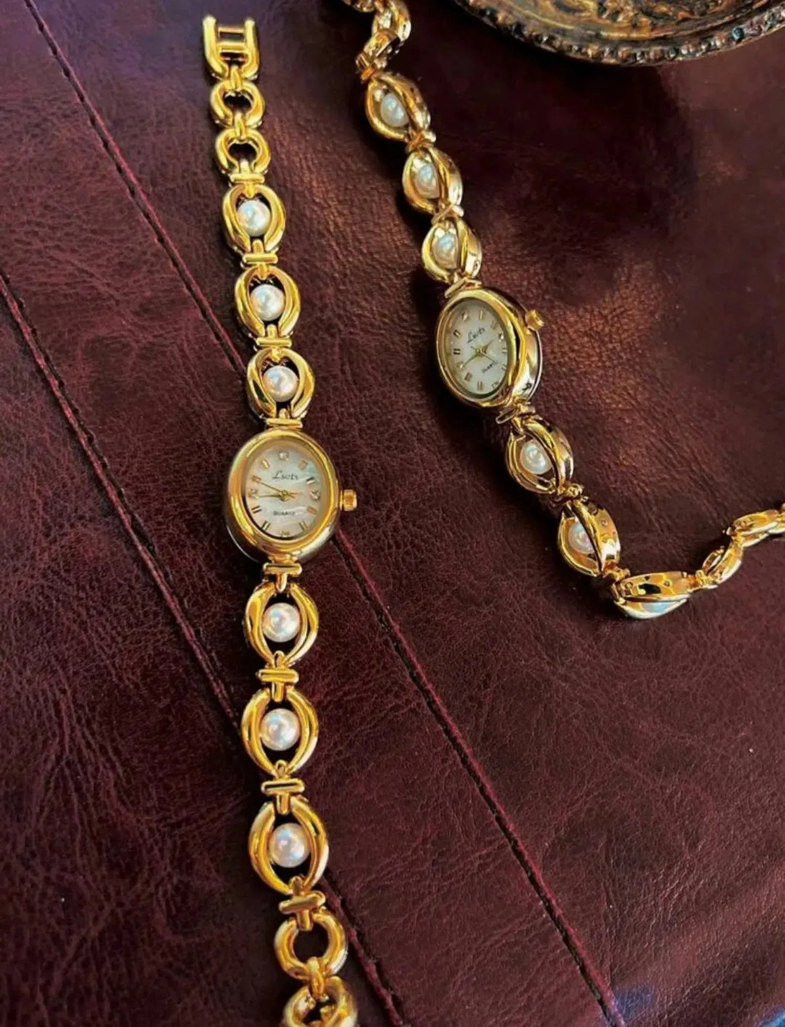 Dorina – Faux pearl details – Vintage watch