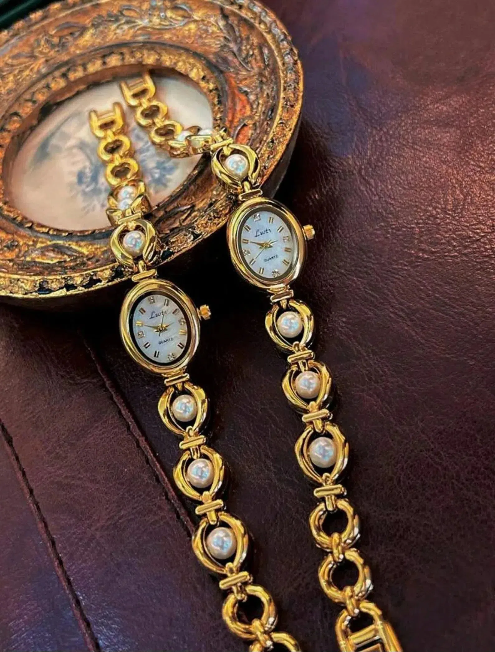 Dorina – Faux pearl details – Vintage watch