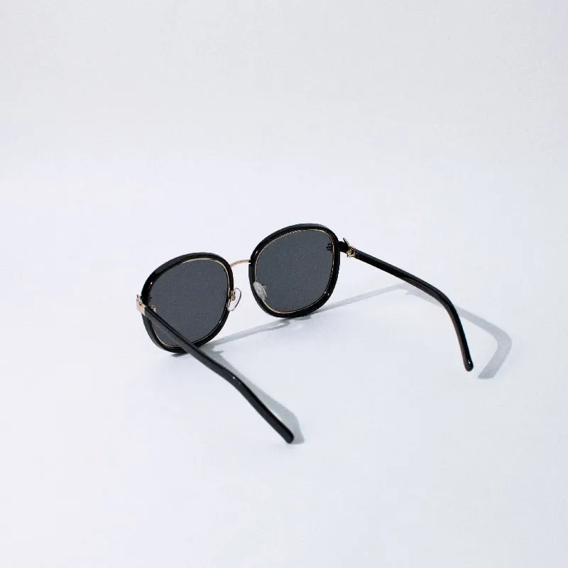 Suave Black Frame Mirror Sunglass